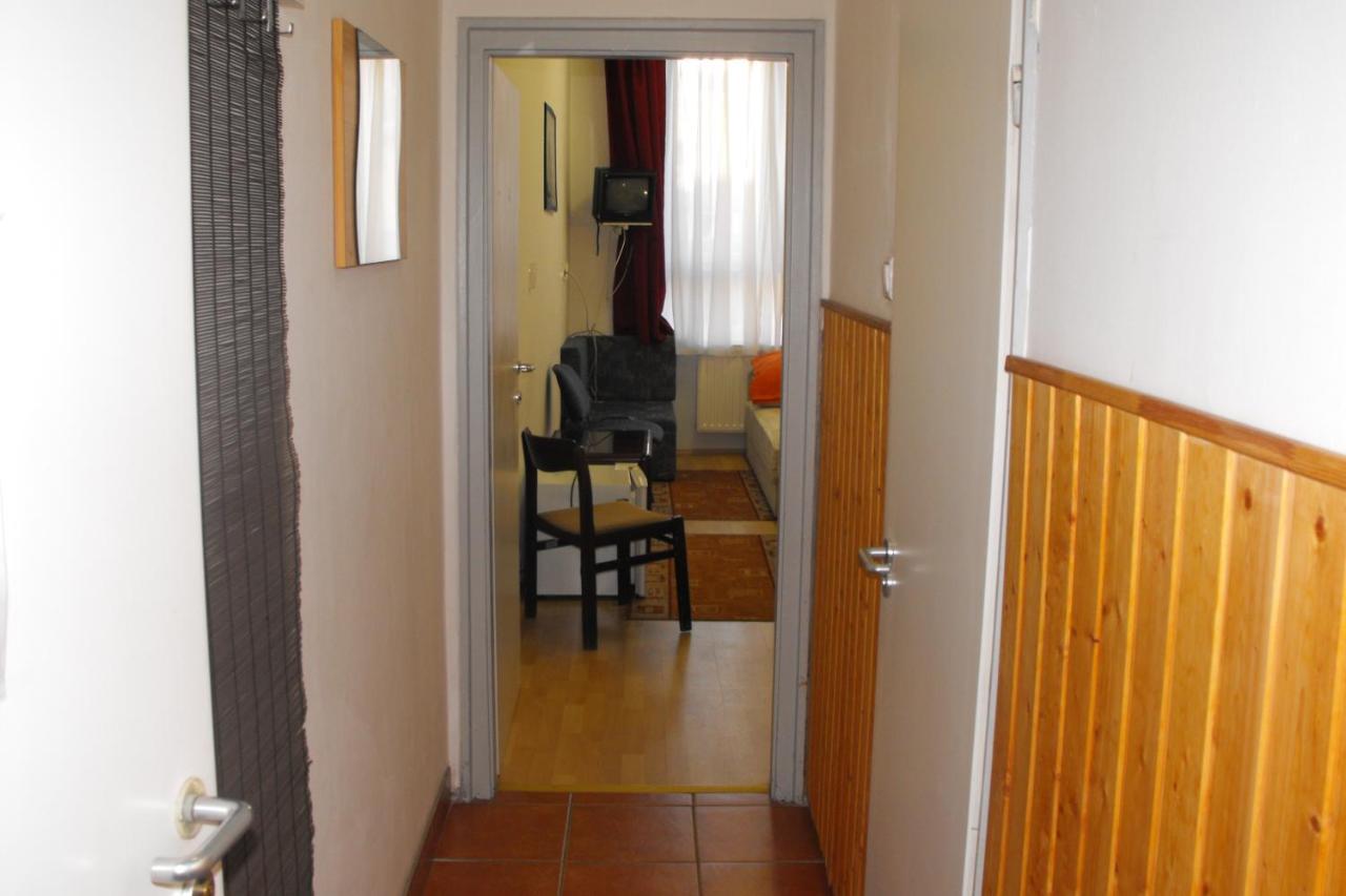 Pannonia Hostal *